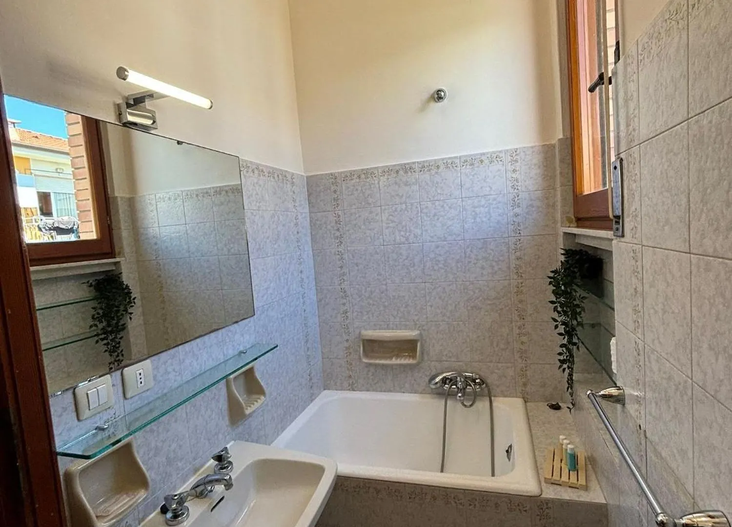 Villa 300 Mt From The Sea - Free Parking - Wi-Fi Ac & Prime Video Lido di Camaiore