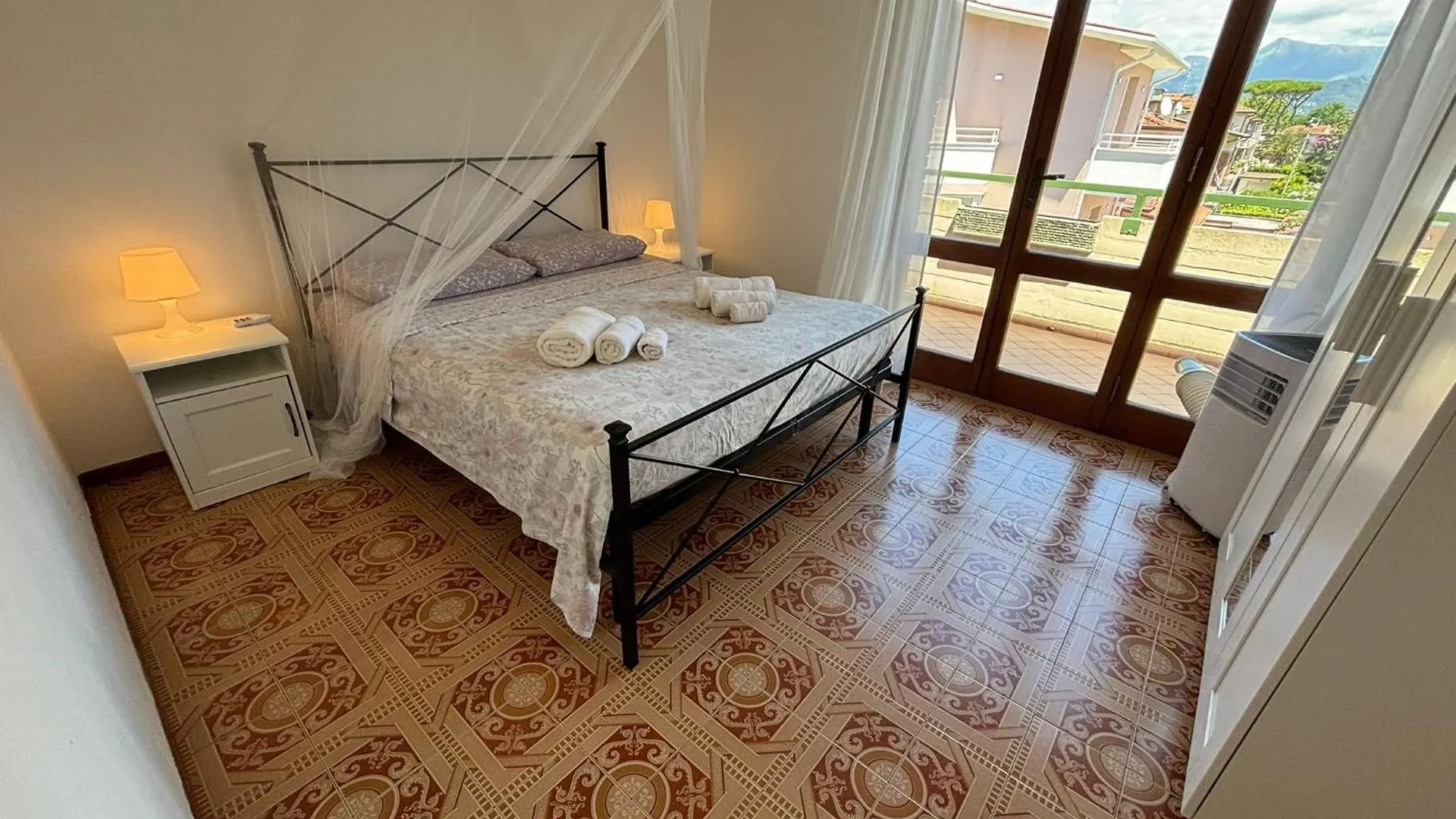 300 Mt From The Sea - Free Parking - Wi-Fi Ac & Prime Video Villa Lido di Camaiore